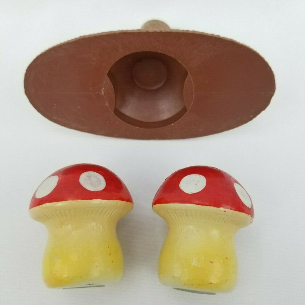 Vintage Polka Dot Mushrooms Salt & Pepper Shakers - Picture 3 of 8